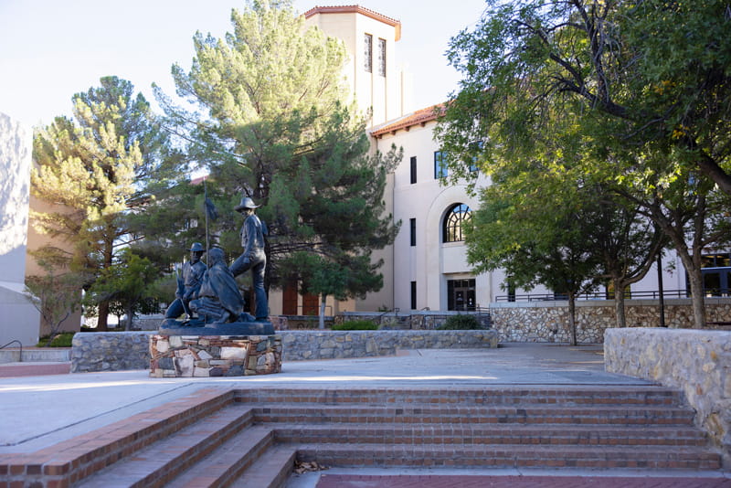 A photo of the NMSU Traders Statue