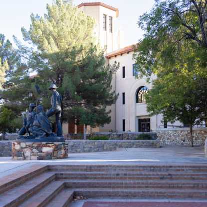 A photo of the NMSU Traders Statue