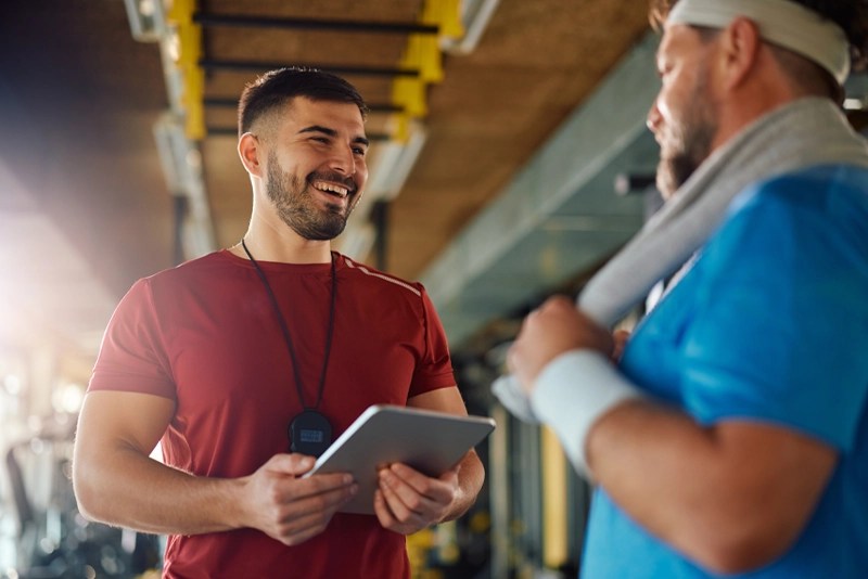 Trainer coaching client in gym — careers with a bachelor’s in kinesiology at NMSU Global Campus