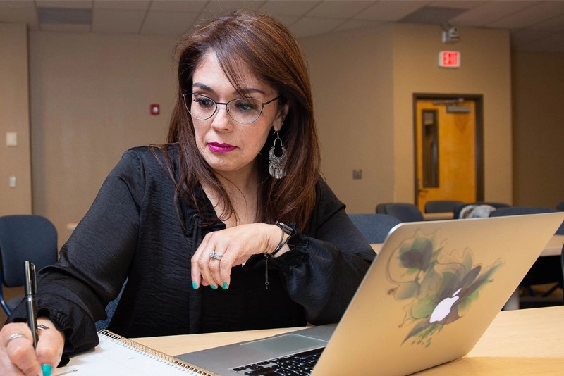 An MBA student at New Mexico State University Global Campus works at her laptop