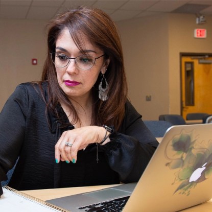 An MBA student at New Mexico State University Global Campus works at her laptop